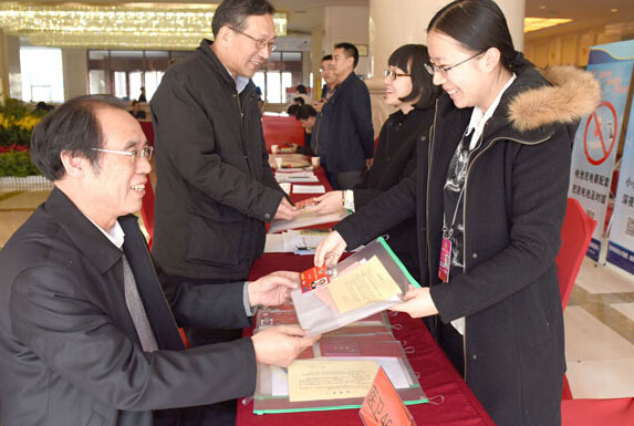 全国政协十二届四次会议的医卫界委员陆续抵京